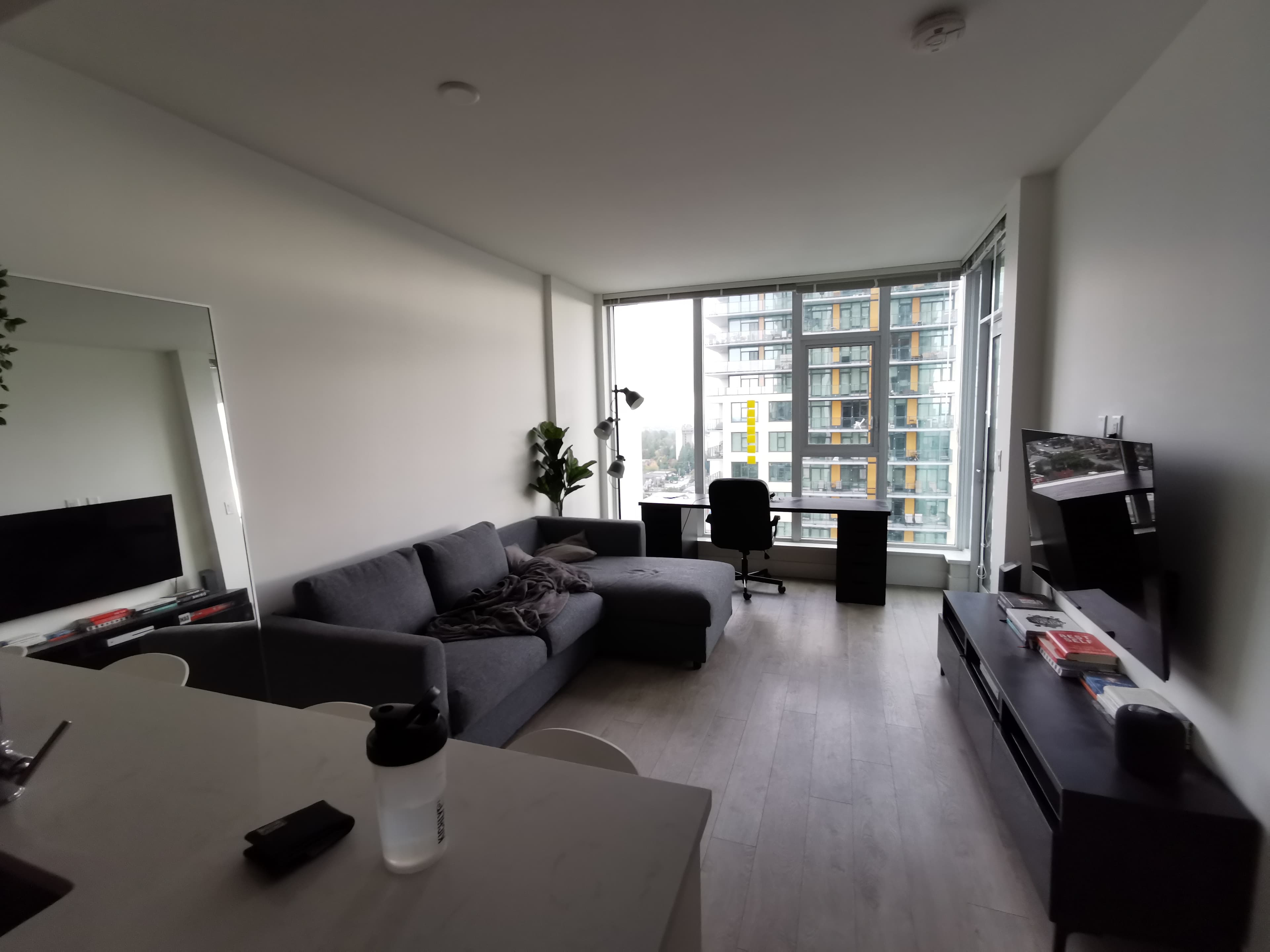 Kings Crossing II one-bedroom with mountain views in Burnaby